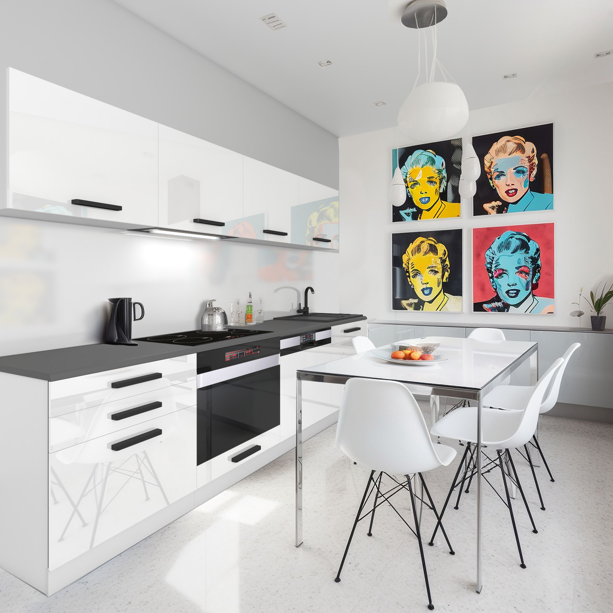 Kuchyňa s pop-art obrazmi a bielymi skrinkami